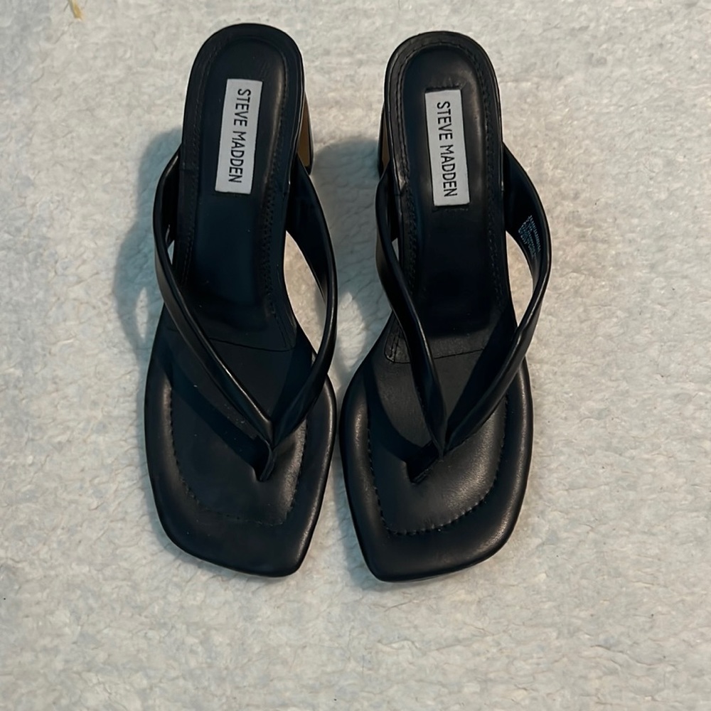 Steve Madden black heeled flip flop